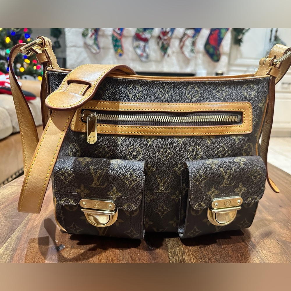 ❌❌SOLD❌❌🅰️uthentic LV Hudson GM